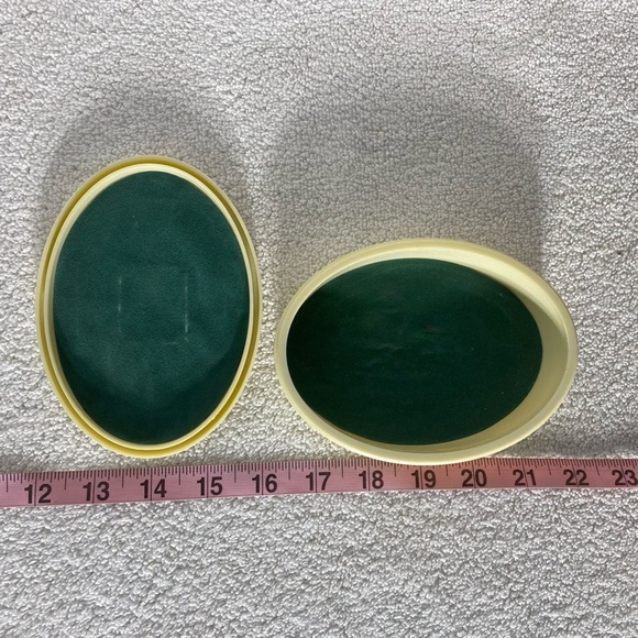 Vintage Beige Plastic Felt Lined Trinket Box - Picture 2 of 10